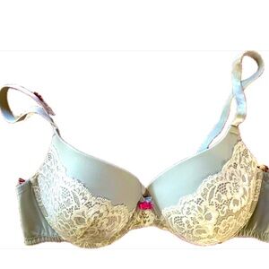 Maidenform Gray and White Lace Underwire Bra